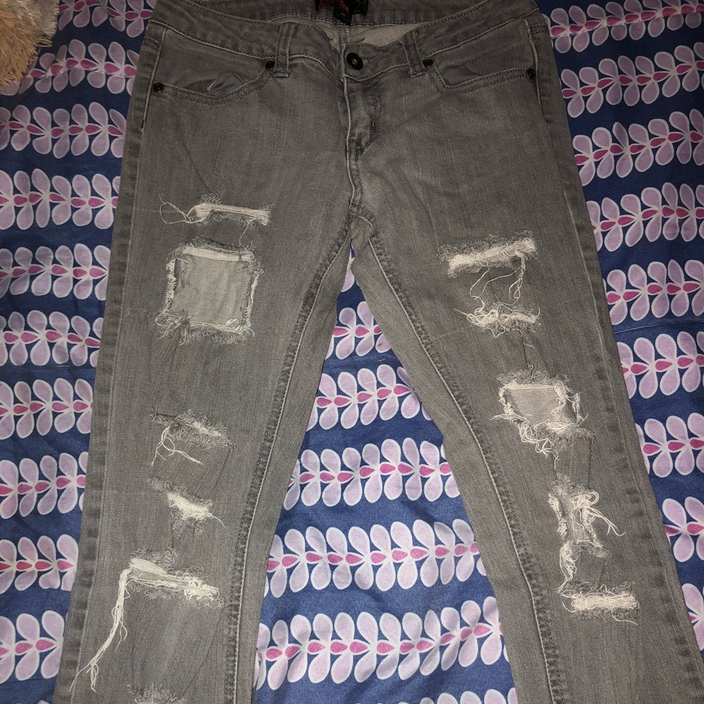 Gray Ripped Women’s Skinny Jeans